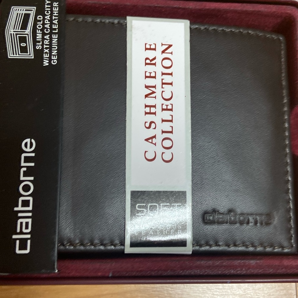 Claiborne Slimfold W/ extra capacity genuine leather wallet